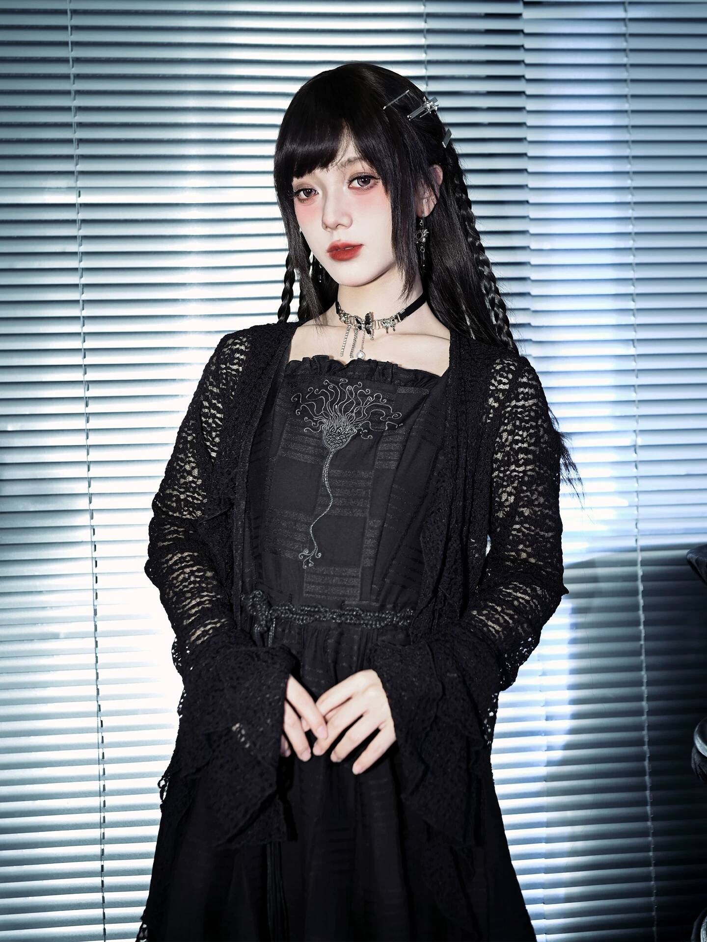 New Crinoid Embroidery Black D - đánh giá và giá Embroidery Vest
